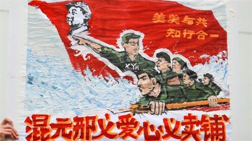 爱心走在秋雨中，南京师大附校义卖，热闹开展！