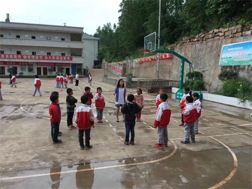 包玉刚实验学校社会大课堂中的品格教育