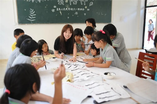 包玉刚实验学校社会大课堂中的品格教育