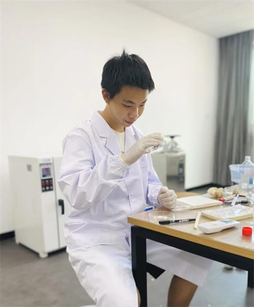 深圳新哲书院（原讯得达国际书院）奇谈: 蛛丝“蚂”迹生物社