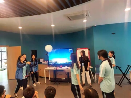 佛山外国语学校国际部英语趣味Show：令人心动的Morning Assembly