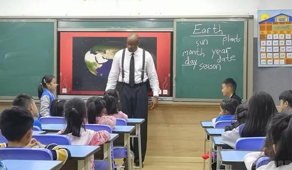 成都美视国际学校 ：在探究中遇见四季，成都美视国际学校二年级课堂