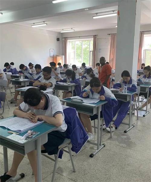 东北师大附中IB国际课程实验班外籍教师获“吉林省优秀外国专家”称号