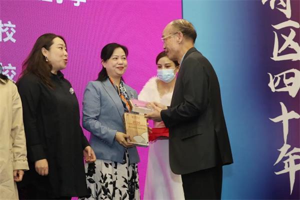 深圳市桃源居中澳实验学校荣获“深圳市教育改革创新大奖”教育改革创新领跑学校