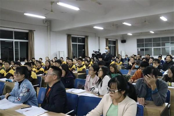 东莞市翰林实验学校国际部初中“自主·合作·探究”高效课堂教学大比武