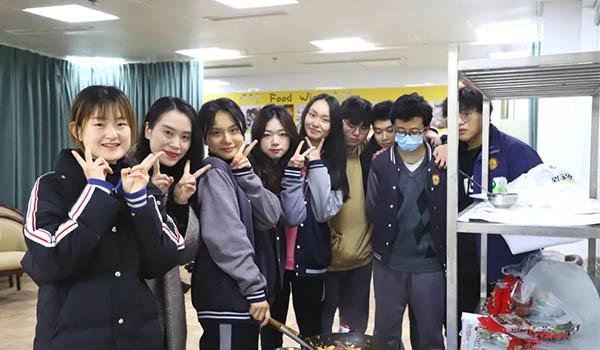 成都市西雅美途外国语联合学校 ：走进成都西雅美途，get韩剧同款美食的食堂
