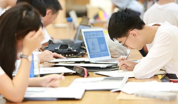 成都美联国际高中 ：成都美联国际高中课程介绍，为你揭开课堂的秘密