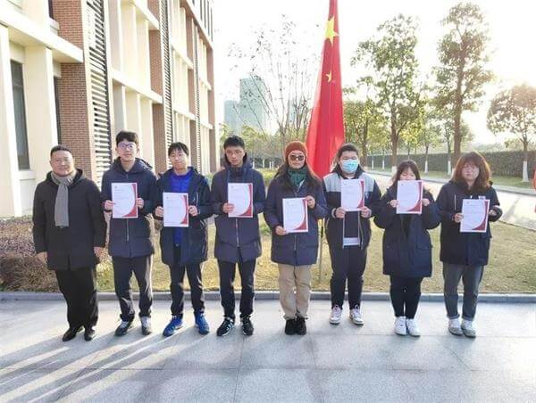 8位上海融育学校学子荣获19-20CHS全国荣誉学生称号！
