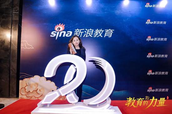 新浪专访新府学初小部校长辛玲 共同探讨“教育的力量”
