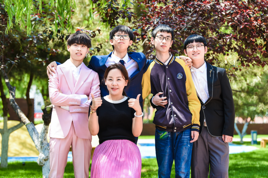 新浪专访新府学初小部校长辛玲 共同探讨“教育的力量”