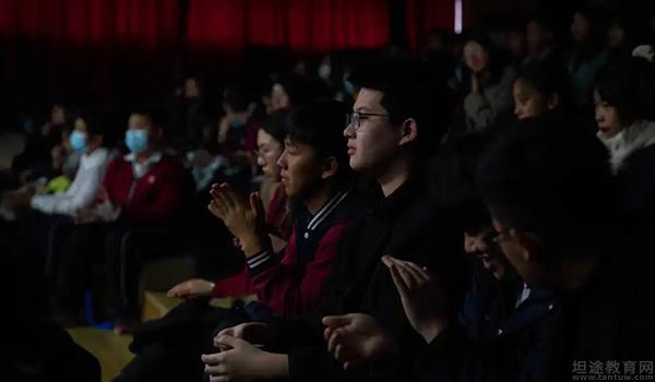 青岛梅尔顿国际学校(原二中剑桥高中) ：青岛梅尔顿学学校活成人礼活动圆满结束