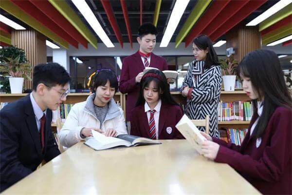 新年喜报：上海托马斯实验学校首枚剑桥大学三一学院OFFER来啦！
