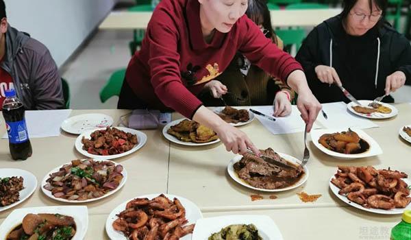 昆山美华学校 ：美食评选活动 - 感受美华国际学校食堂怎么样？