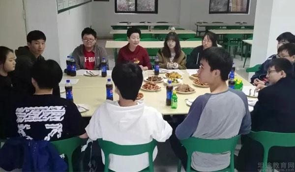 昆山美华学校 ：美食评选活动 - 感受美华国际学校食堂怎么样？
