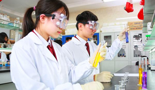 爱迪国际学校优秀毕业生刘炫廷站上《天天向上》舞台