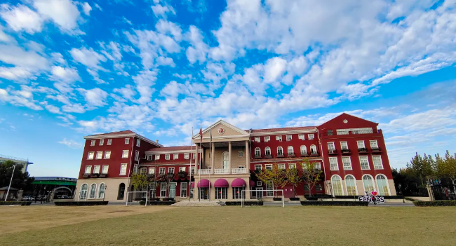 华东师范大学附属双语学校高中部2021年秋季招考简章