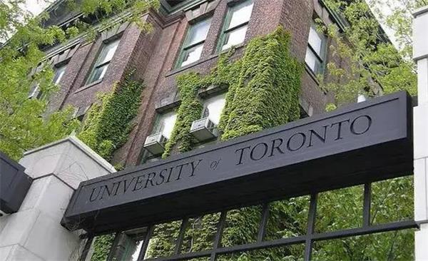 青岛盟诺学校offer持续霸屏！一天收获三枚加拿大多伦多大学offer！