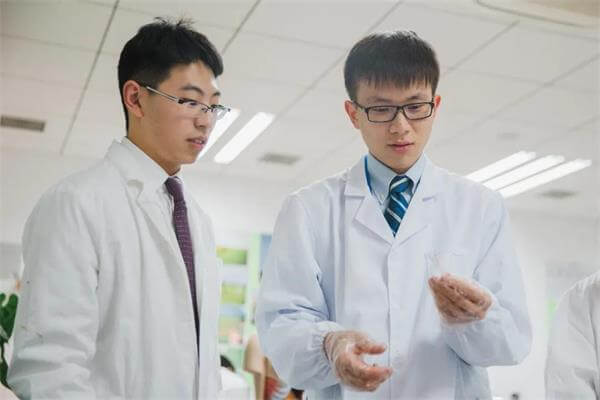 喜报丨天津惠灵顿国际学校获牛剑藤大满贯，十年耕耘再创历史佳绩