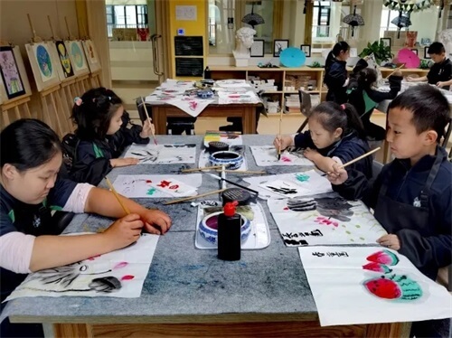 《津墨学子观世界》跨学科主题活动在成都墨尔文学校展开