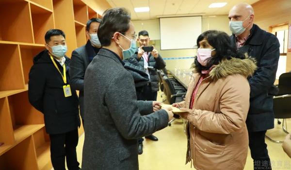 长沙玮希国际学校 ：长沙玮希国际学校怎么样让外籍师生过好中国年