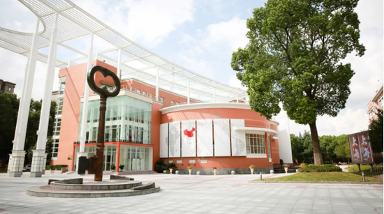 择校直通车|华东师范大学第二附属中学国际部向你发来邀请函