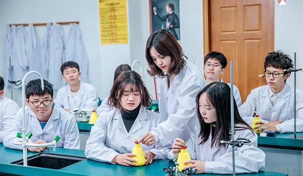 成都市西雅美途外国语联合学校 ：成都市西雅美途外国语联合学校特色班型有哪些？