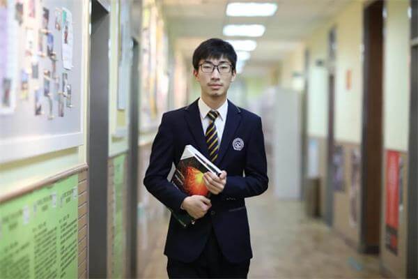 北京市二十一世纪国际学校【学长来啦】牛津大学学长：“10米以下，探索更广阔的世界”！