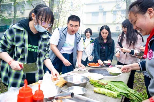 巴德美际学校成都校区行走课堂 ｜ 用成长，在春天留下属于自己的色彩！