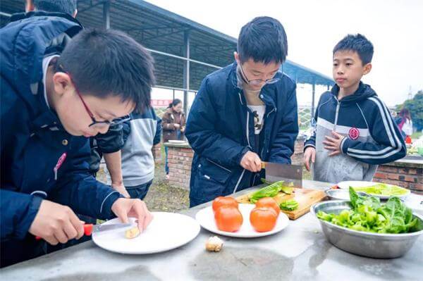 巴德美际学校成都校区行走课堂 ｜ 用成长，在春天留下属于自己的色彩！