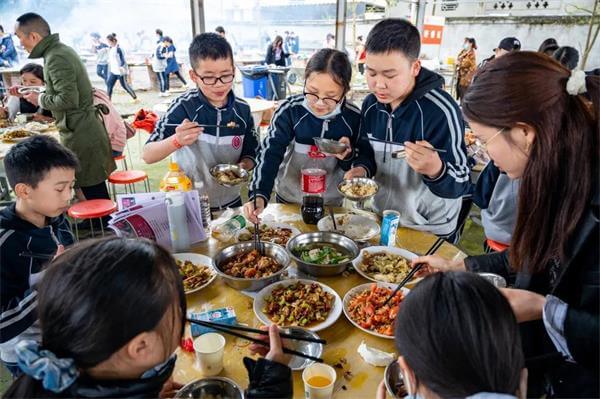 巴德美际学校成都校区行走课堂 ｜ 用成长，在春天留下属于自己的色彩！