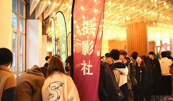 上海华二紫竹国际学院 ：上海华二紫竹国际学院学生学习活动两不误