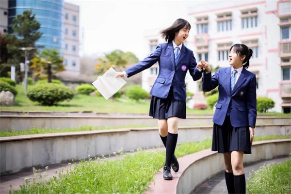 全球第10的伦敦大学学院再添一枚！南京雨花台中学国际高中学子录取持续发力中！