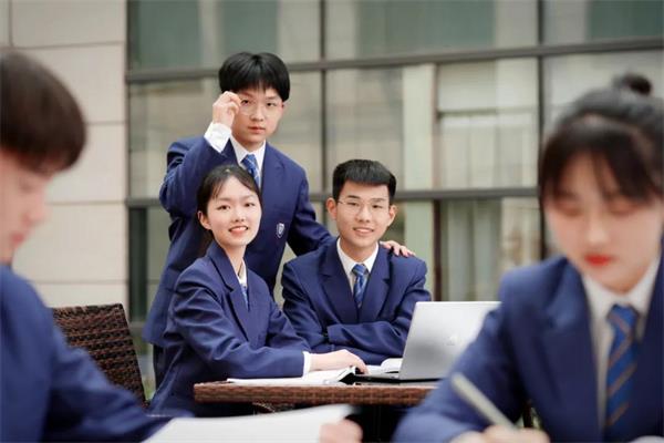 全球第10的伦敦大学学院再添一枚！南京雨花台中学国际高中学子录取持续发力中！