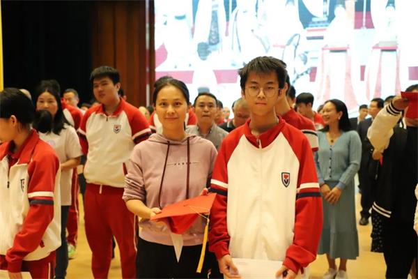 碧桂园十里银滩学校学生本硕连读！圆梦IC帝国理工！