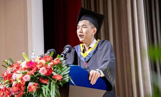 学霸计划、棍棒教育、同辈压力 细数父母让孩子窒息的教育方式