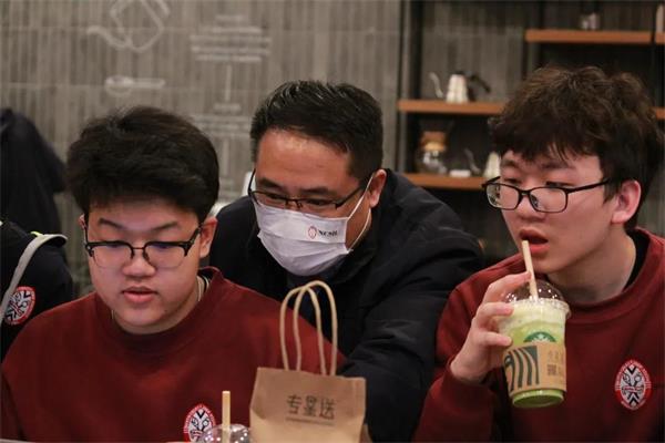 A-Level PBL课堂丨上海诺科学校探索星巴克中的经济学