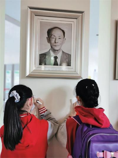 武汉外国语学校美加分校科学理想浩瀚-未来之星璀璨！