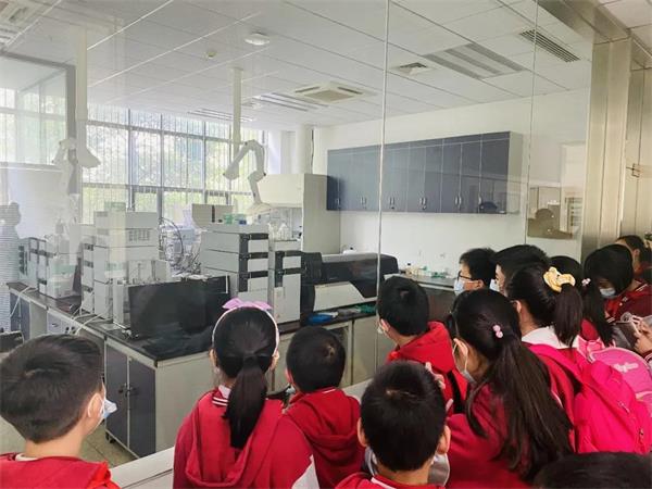 武汉外国语学校美加分校科学理想浩瀚-未来之星璀璨！