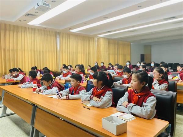 武汉外国语学校美加分校科学理想浩瀚-未来之星璀璨！