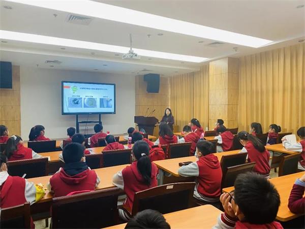 武汉外国语学校美加分校科学理想浩瀚-未来之星璀璨！