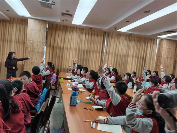 武汉外国语学校美加分校科学理想浩瀚-未来之星璀璨！