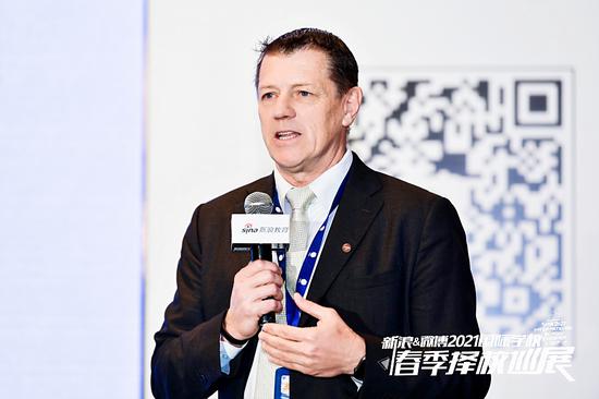 耀中耀华 - 双校长制和双语化促进中西融合国际教育