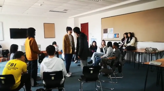 青岛博格思加州学校“一言不合”英语课就变成戏剧表演课？