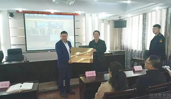 北大青鸟同文锦州实验学校 ：北大青鸟同文锦州实验学校餐厅获荣誉称号