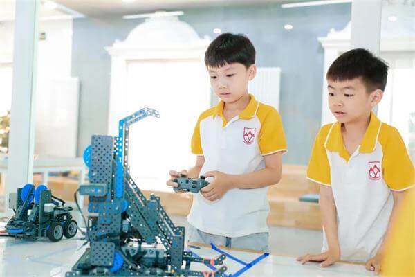 北京爱迪国际学校“趣科学” | 竭尽全力呵护那份大胆求真的热爱！