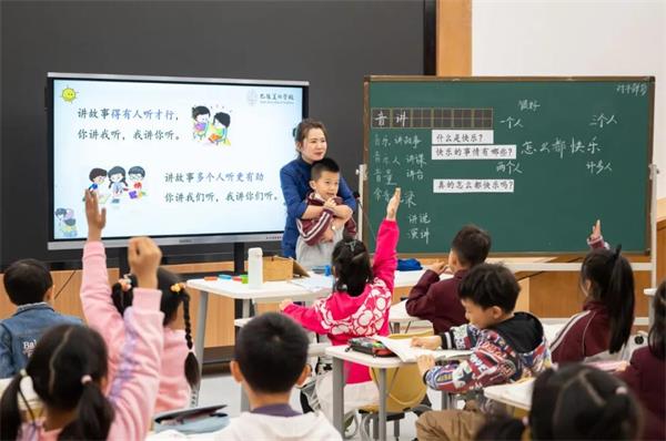 巴德美际学校成都校区家长们进校来了场“大检查”！