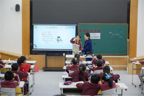 巴德美际学校成都校区家长们进校来了场“大检查”！