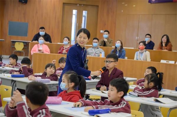 巴德美际学校成都校区家长们进校来了场“大检查”！