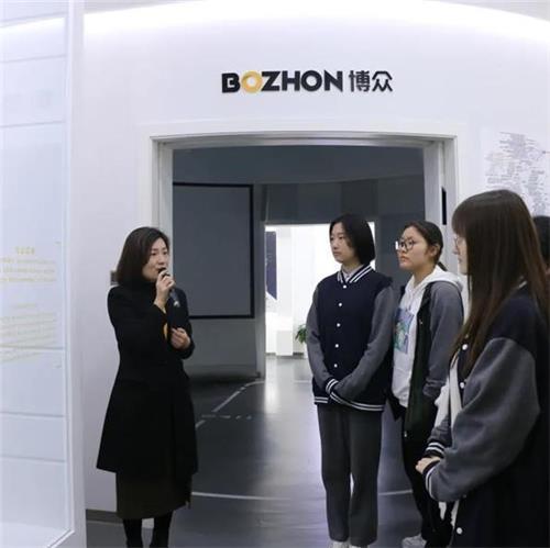 江苏省震泽中学国际部STEM科技体验丨科技之光 智绘未来！