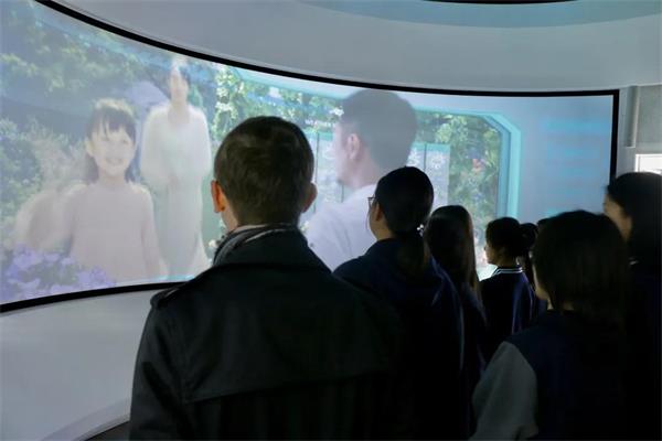 江苏省震泽中学国际部STEM科技体验丨科技之光 智绘未来！